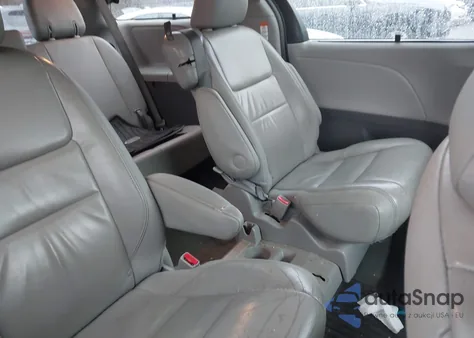 2015 Toyota Sienna Xle 8 Passenger z USA, uszkodzony, nr VIN 5TDYK3DC5FS633957